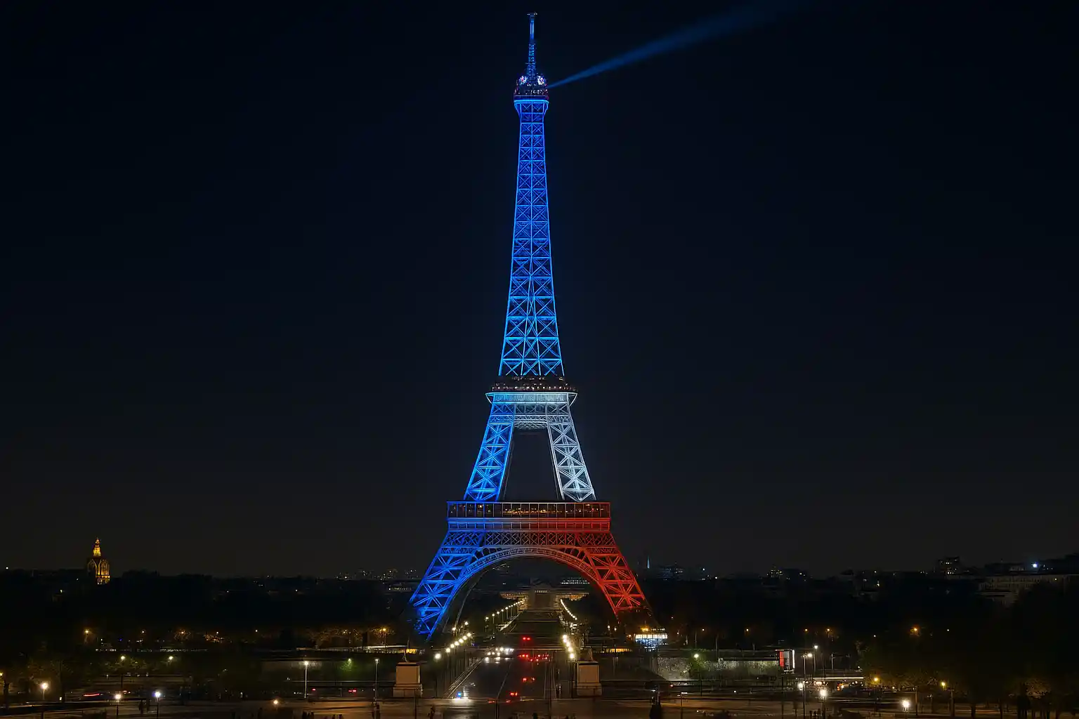 Peringatan Tragedi Paris Warnai Eiffel Tower